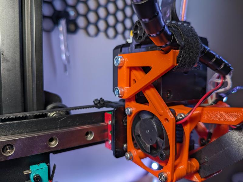 Guide for extruder cable