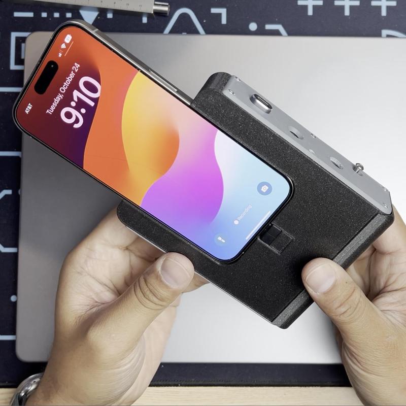 iPhone 15 Pro Hub Case with Grip