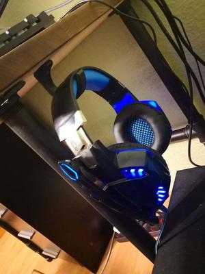 Headphones holder