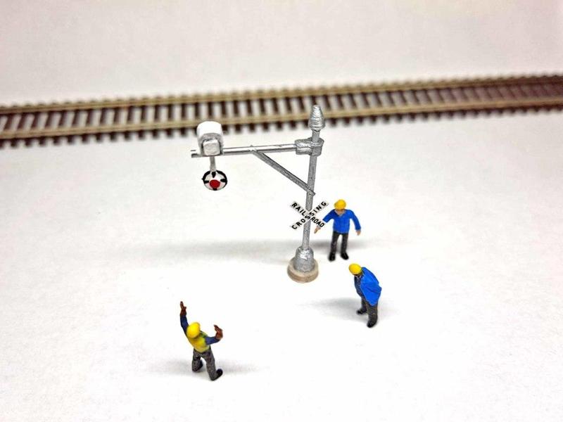 N Scale Wig Wag Crossing Sign