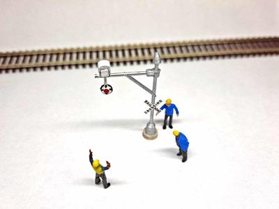 N Scale Wig Wag Crossing Sign