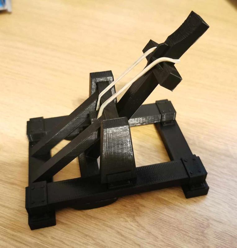 Crossbows and Catapults - Board Game