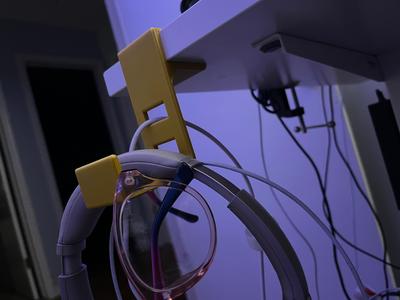 Desk hook for headphones and glasses