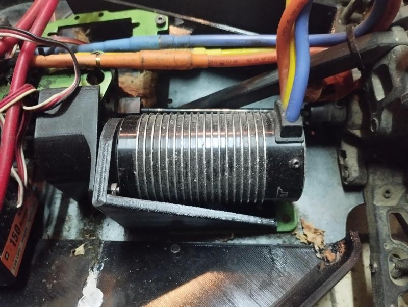 Heavy duty RC 1/8 engine bracket convertor