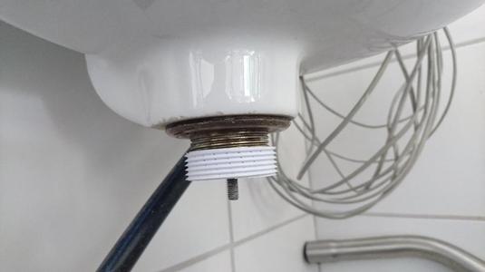Siphon / Syphon adapter - 1 1/2 inch to 1 1/4 inch