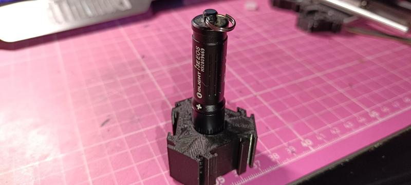 Hexagon Stand für Olight i3E Eos