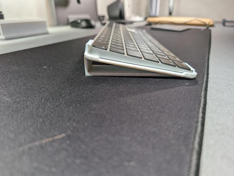 Apple Magic Keyboard 2-in-1: Raiser and vertical stand