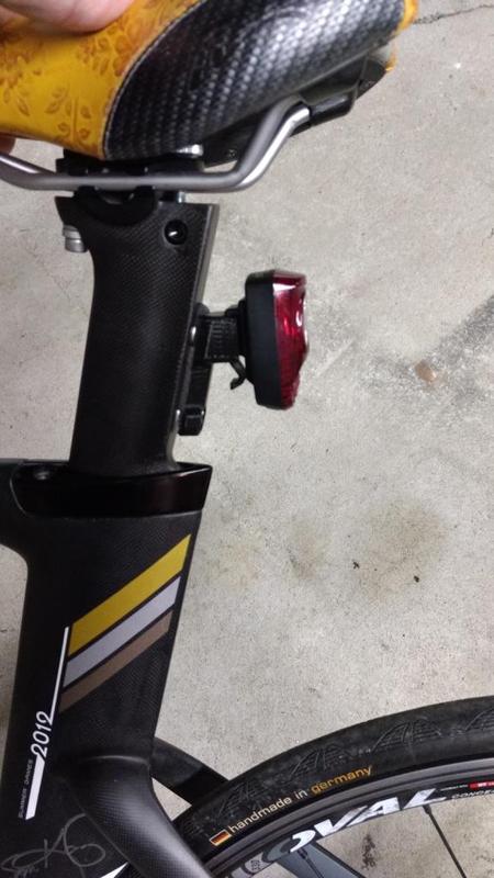 Cygolite Hotshot, mounting bracket for the FELT DA1, 15deg seat post