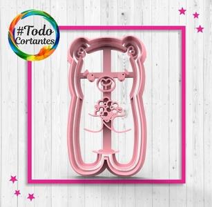 Cutter teddy bear with flowers