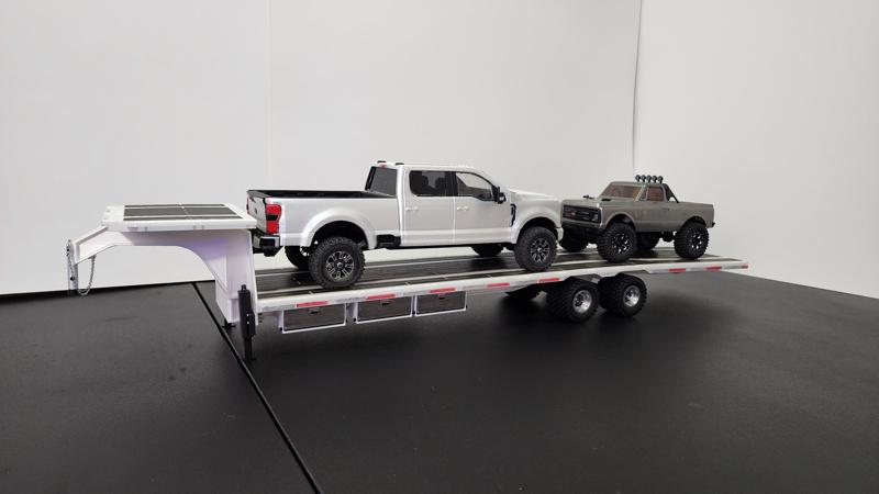 1:18 scale gooseneck heavy duty trailer with ramp.