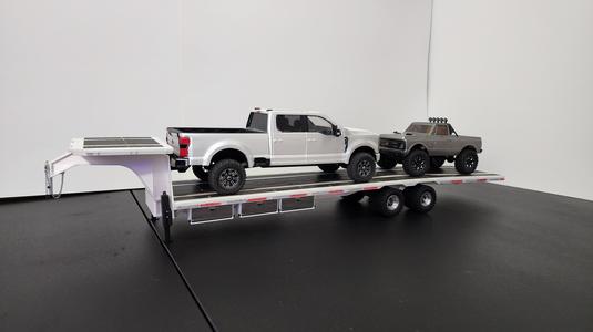1:18 scale gooseneck heavy duty trailer with ramp.