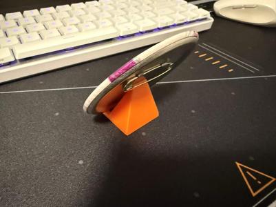 Simple compact badge stand