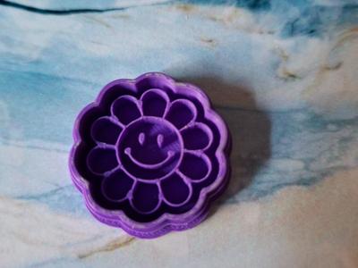 smiling daisy flower cutter