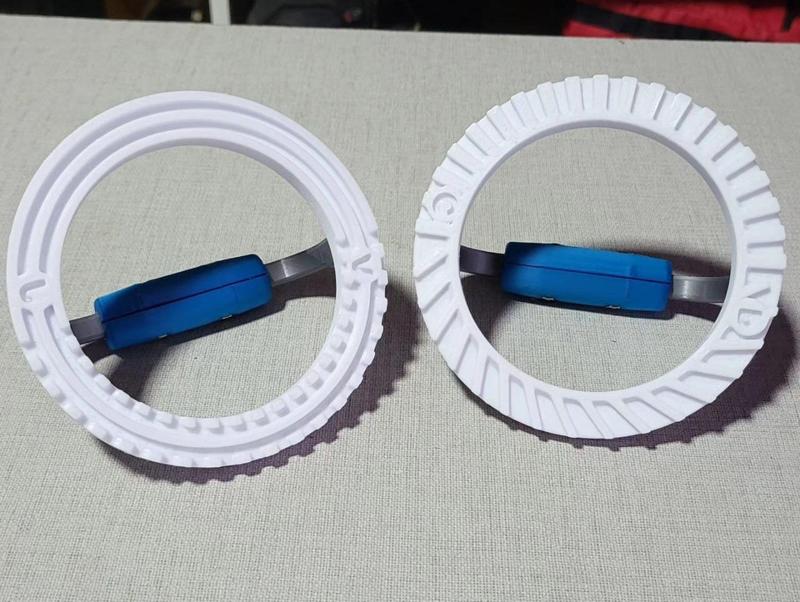 Embossing and flavor identification stamp for empanada