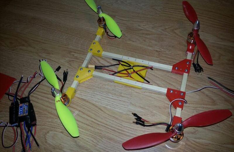 Knuckle H-quad with walls for 10mm booms