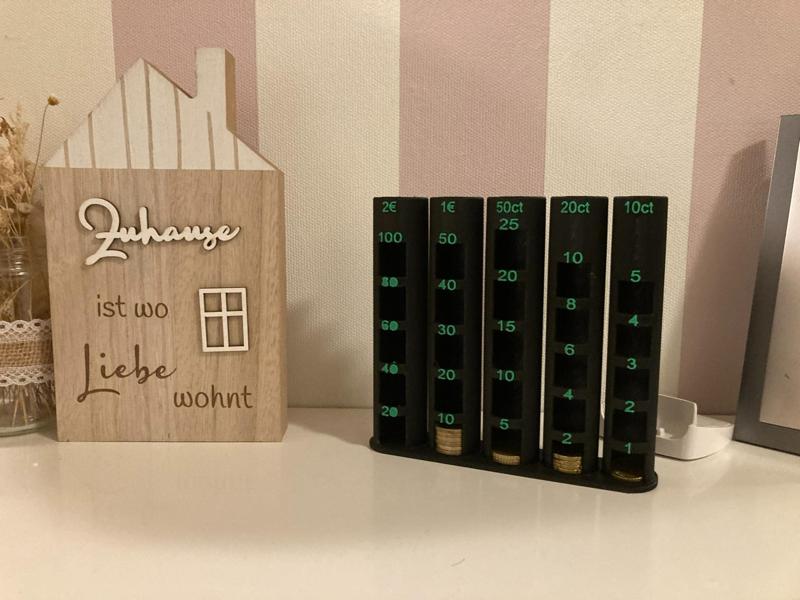 Piggy bank with readable value