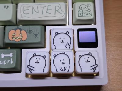 Gii and Self-deprecating Bear Keycap 2