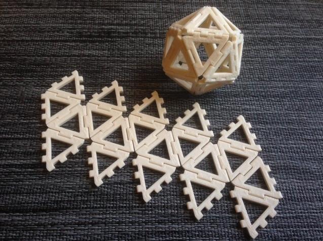 Customizable hinge/snap Icosahedron net