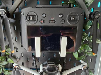 Skadis DJI RC Pro holder