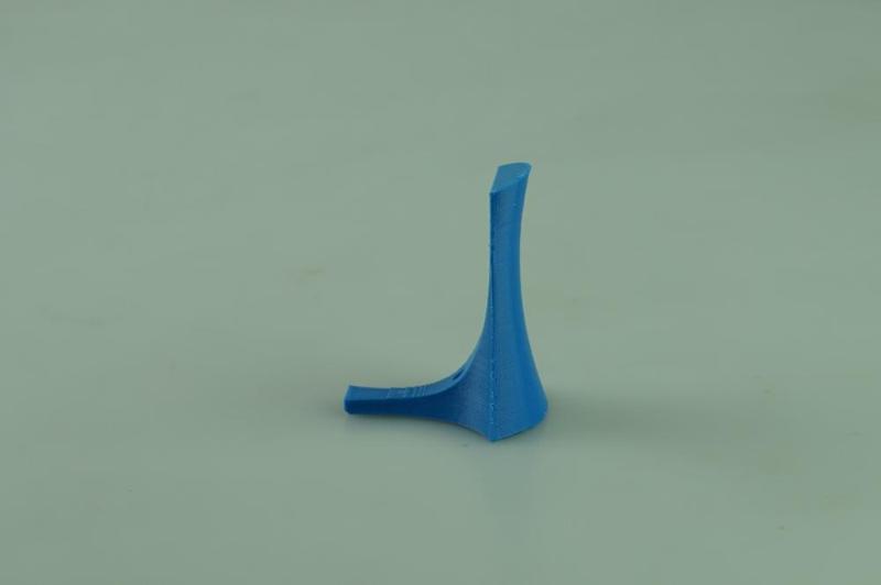 Organically curved headphone stand (wall mounted) - Hugo Mak