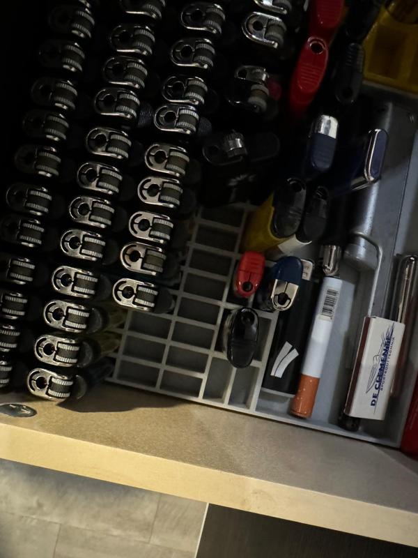 Feuerzeughalterung, Feuerzeugablage, Feuerzeug Sortieren 220x220