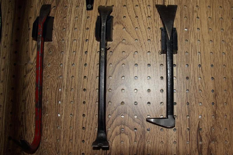 small crow bar and molding pry bar