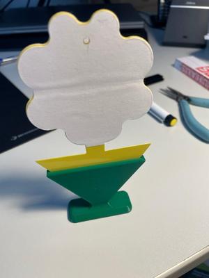 Nutrist Yellow Sticker Stand
