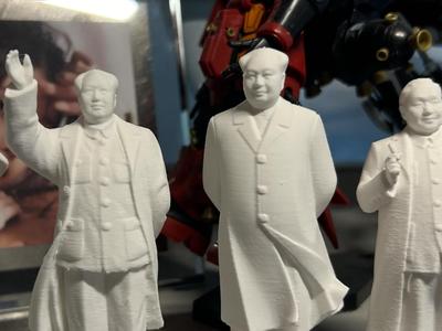 Chairman Mao waving