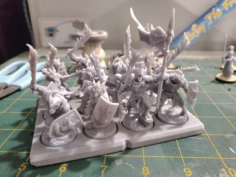 Kings of War Heavy Infantry Stand Base Tray for 25mm Round Base Miniatures
