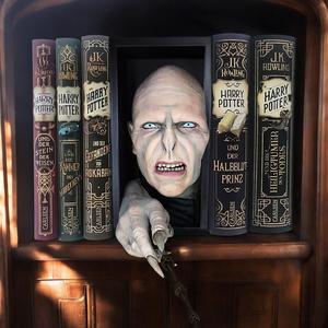 Voldemort with removable wand (Book Nook)