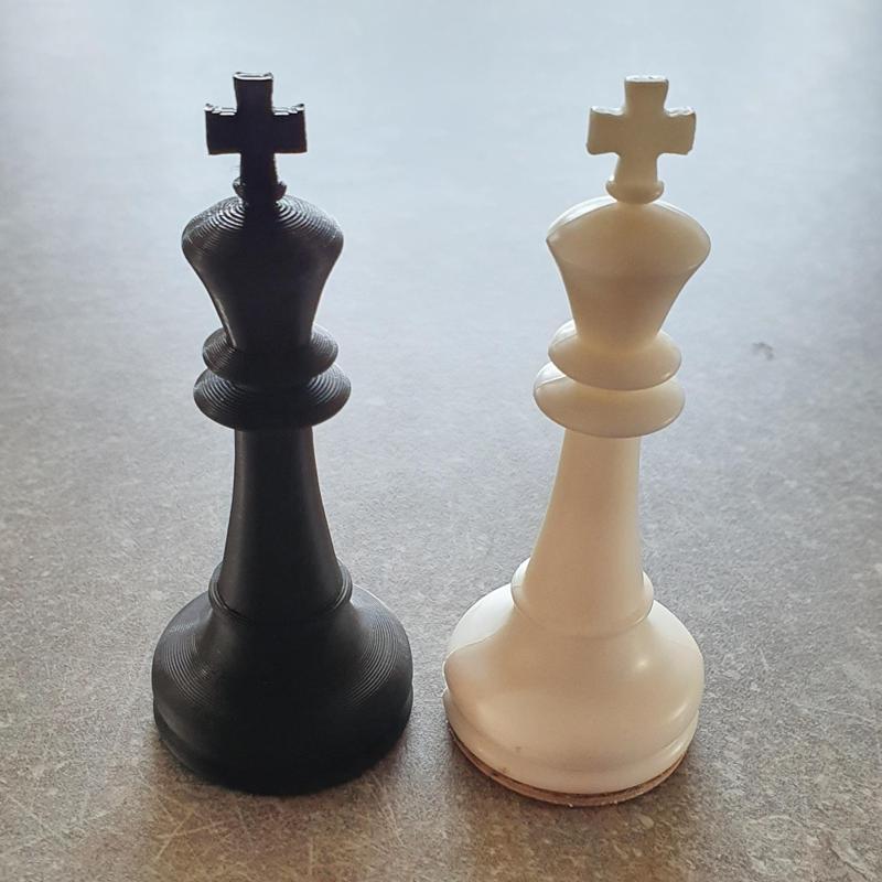 Replacement Queen for a chess set