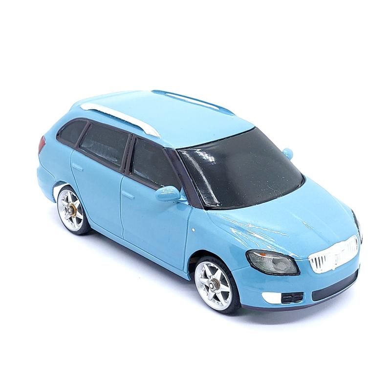 10 Fabia Combi Body Shell with Dummy Chassis (Xmod and MiniZ)