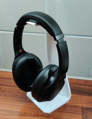 Headphone stand