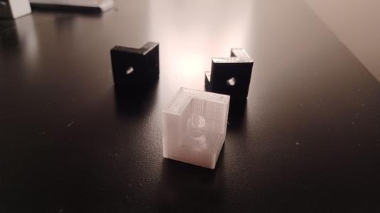 Three face corner bracket for threaded insert, M3