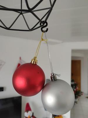 Attache pour boules de noel