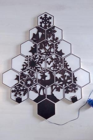 Wall-mounted Christmas tree