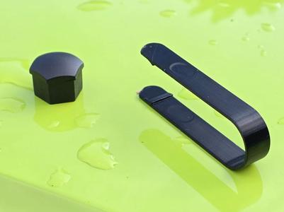 Cap remover for wheel bolt / lug nut