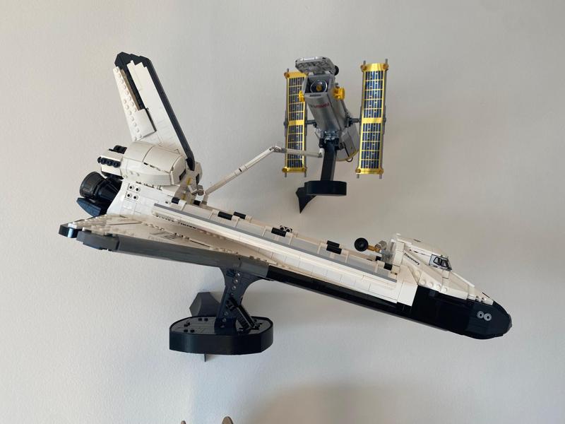 Space Shuttle + Hubble (10283) Wall Mount(s)