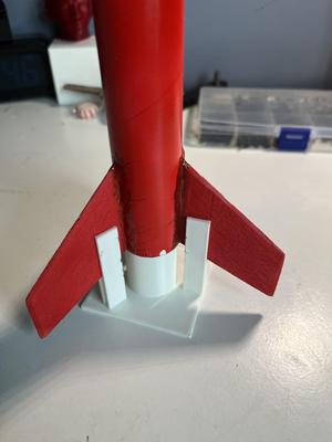 Model rocket fin aliner