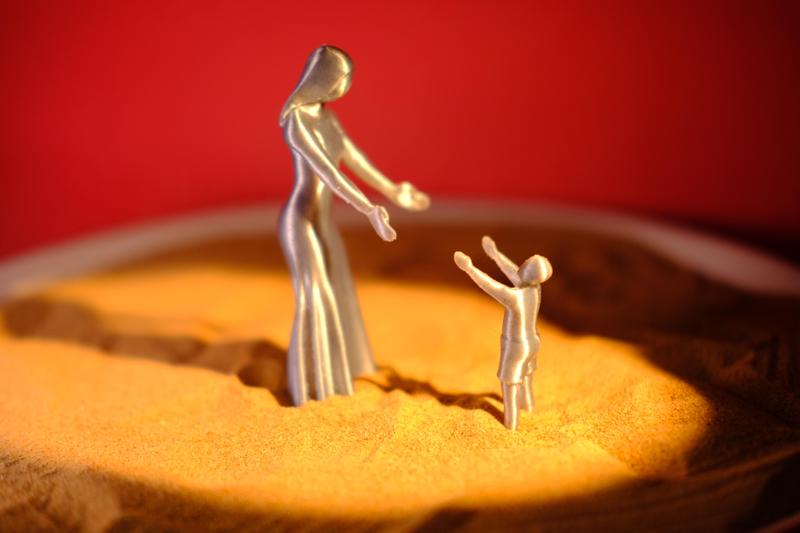 Escultura de madre e hijo