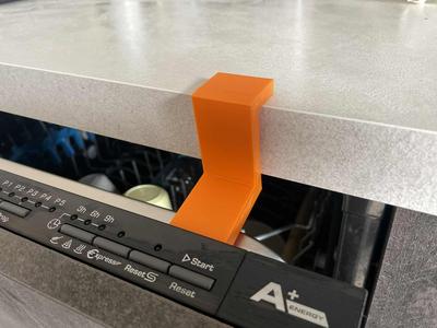 Odor spacer for dishwashers