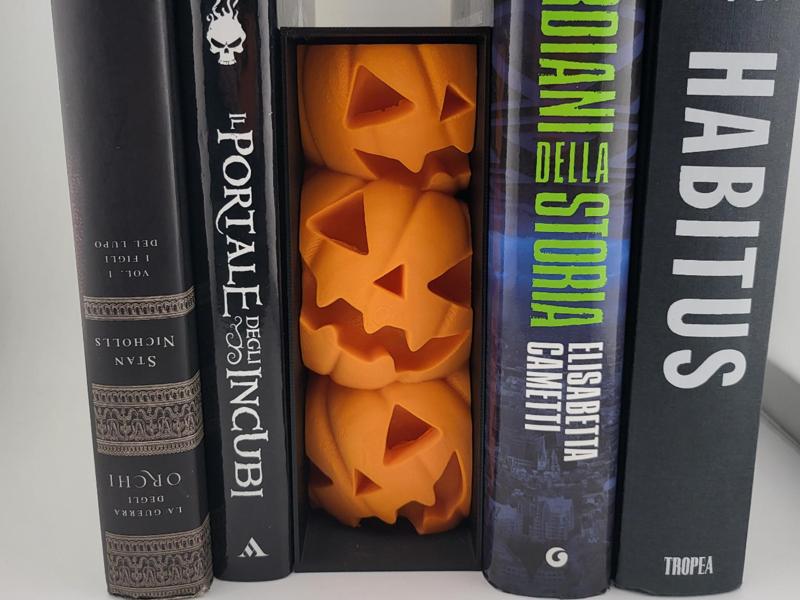 Halloween Pumpkin Book Nook – Spooky Bookshelf