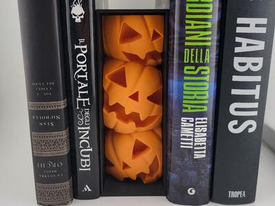 Halloween Pumpkin Book Nook – Spooky Bookshelf