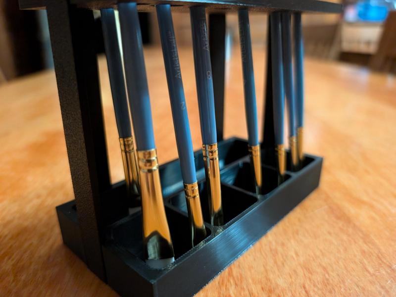 BrushRack – Vertical Paintbrush Organizer