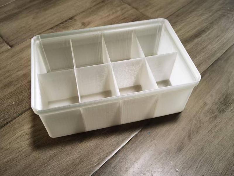 Stackable 8-compartment storage box