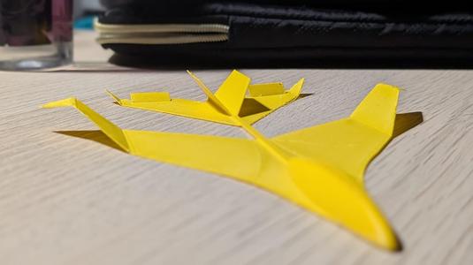 EasyGlider – anpassbarer 3D-Papierflieger