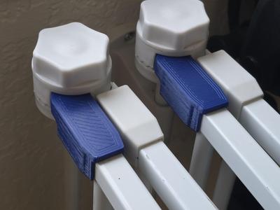 Hinge bracket for metal baby / pet gate