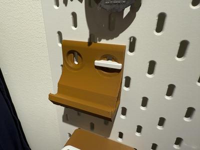 Skadis pegboard phone holder (1 slot)