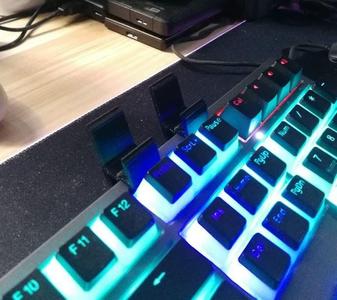 Ducky Shine 7 - Minimalist Phone Mount/holder V2
