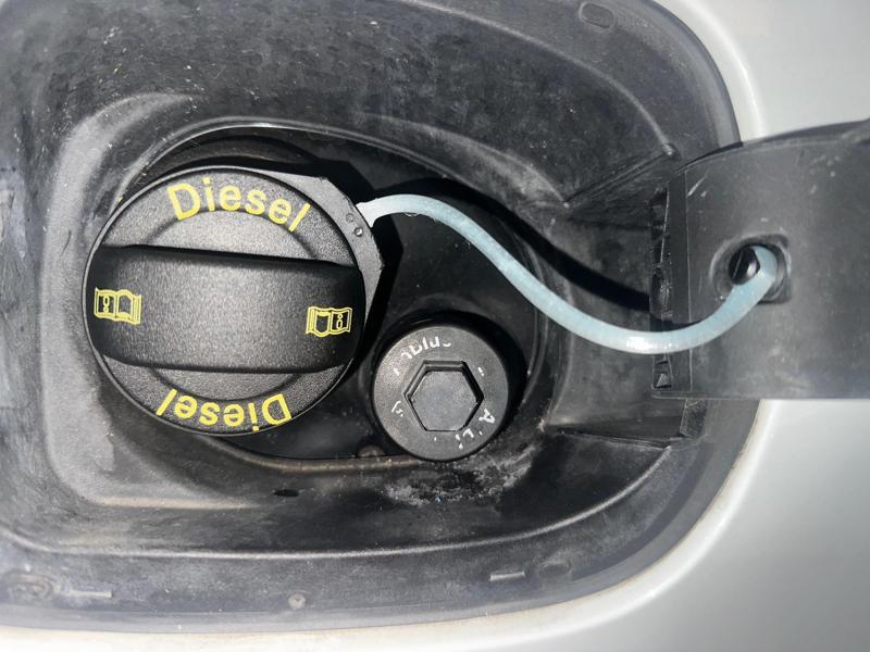Audi, Skoda, Seat, VW .... Gas cap tether with pin holes